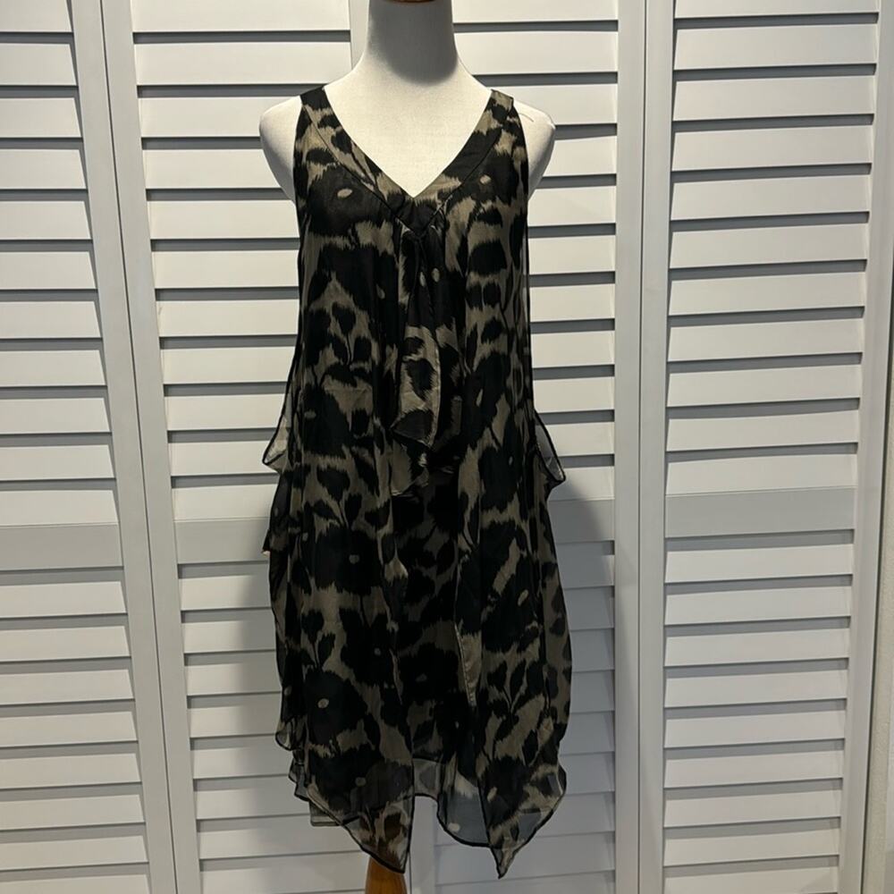Manyus NWOT flowy MIDI Boho Dress in black/ tan print with few layers of fabric